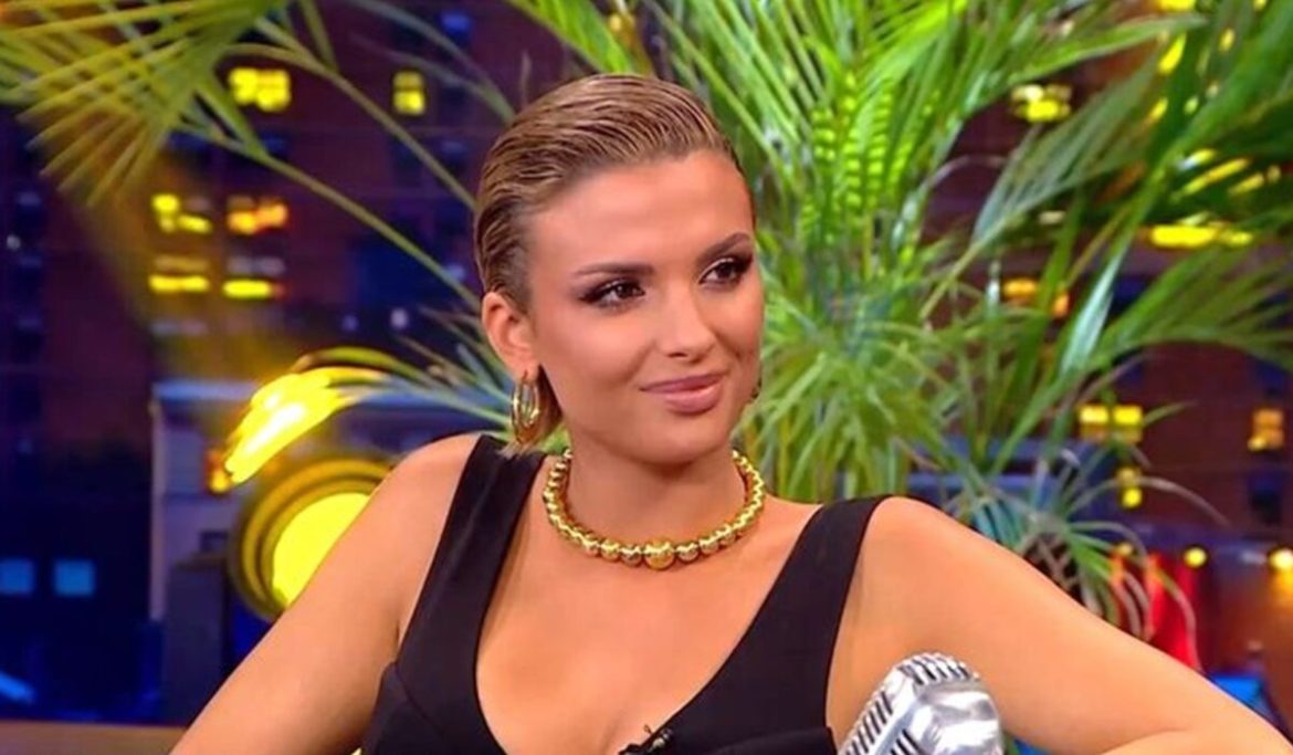 Ακούστε το νέο viral hit της Κατερίνας Λιόλιου. «Λογαριασμός»